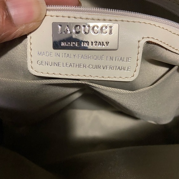 Beautiful tan and cream crocodile print handbag!! - Picture 3 of 6